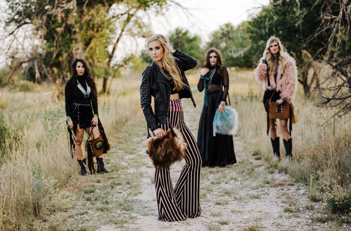 BaileyHouston3's tweet photo. Happy 2020 my dudes #espuela #girlpower https://t.co/oRZql1YgM5