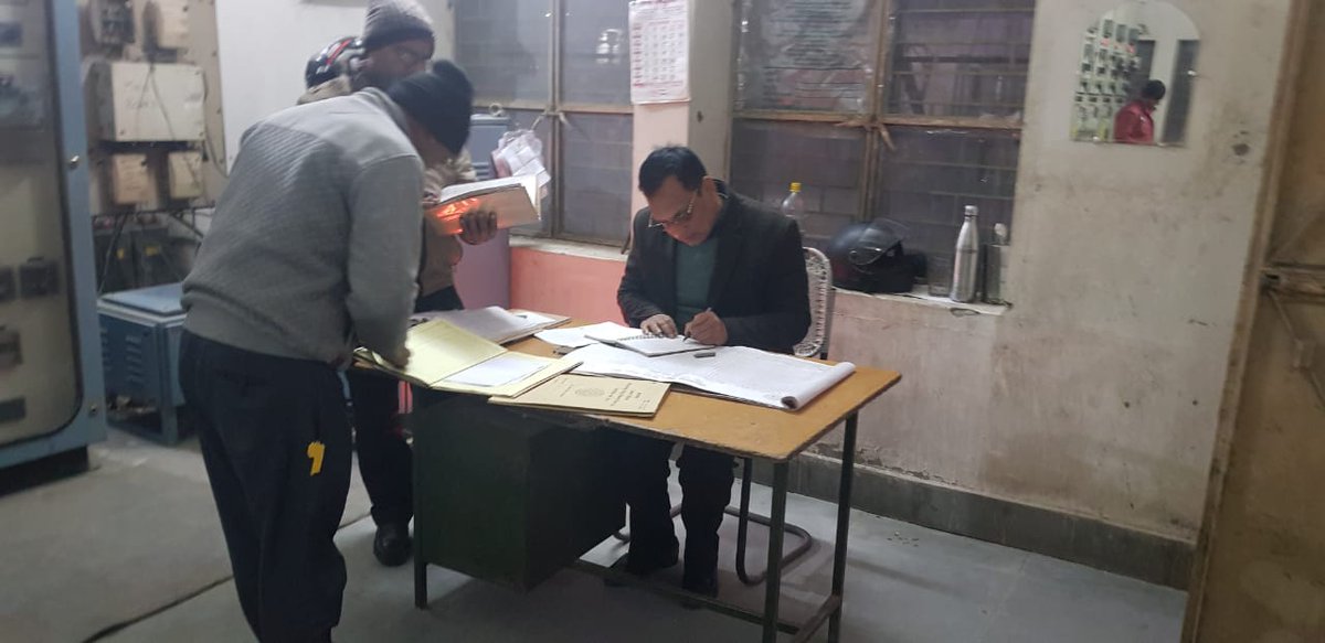 पश्चिमांचल के अंतर्गत मेरठ क्षेत्र मेरठ के 33/11 केवी विद्युत उपकेंद्र लोहिया नगर मेरठ का औचक निरीक्षण किया गया। <a href="/UPPCLLKO/">UPPCL</a> @DDNewsLive
