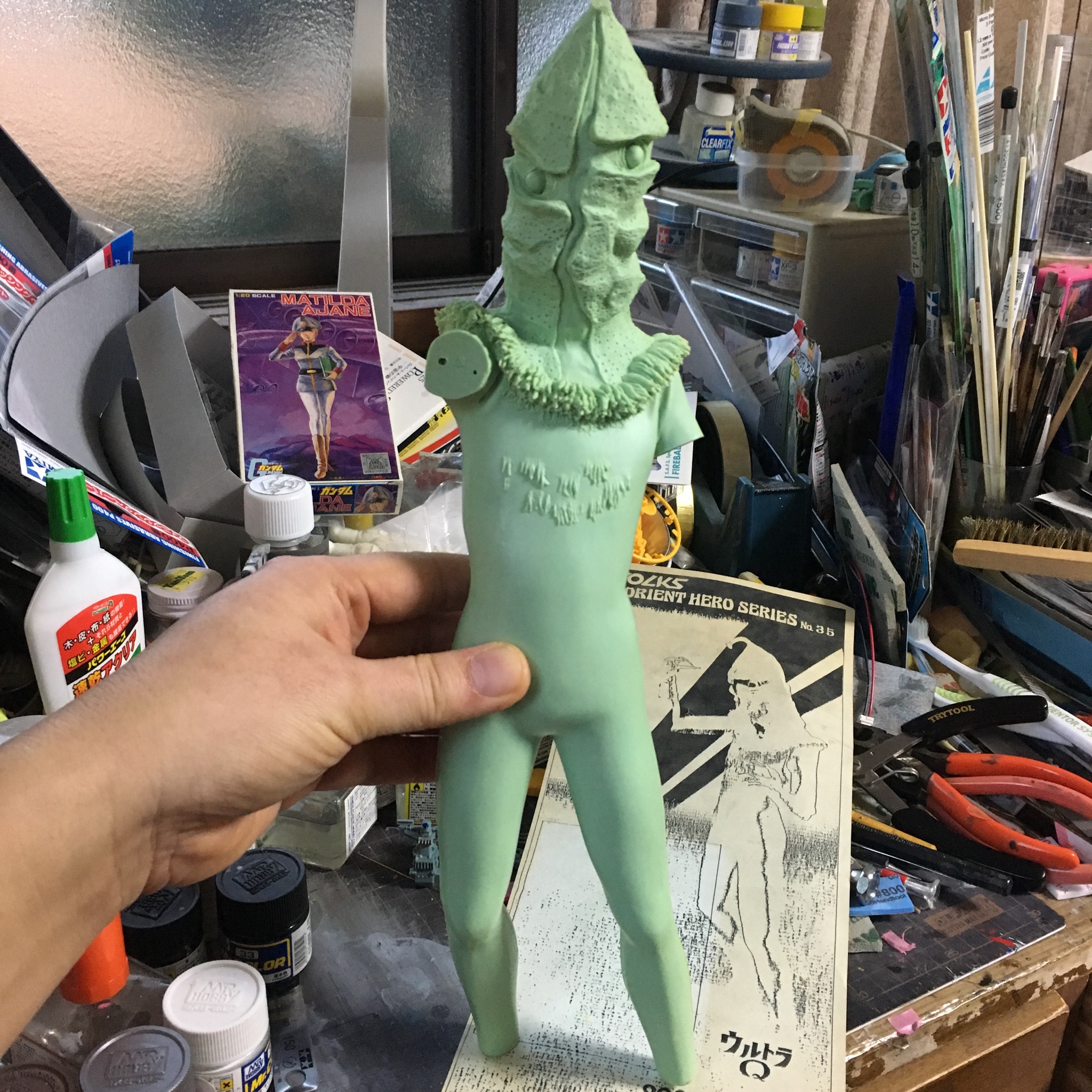 打ち合わせをするマメ星人 12月スーパーsale