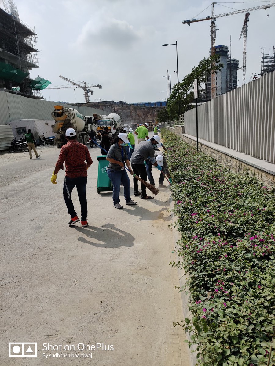 Sudhanshu120987's tweet photo. We employee of knowledge city, sattva salarpuria has taken the initiative to clean our surroundings #Welcome2020 #Itsstartswithus #Cleanhydrabad #cleanknowledgecitymisson @KTRTRS @TelanganaCMO @GHMCOnline @raghu253 @PMOIndia https://t.co/GSRNqMbKVD
