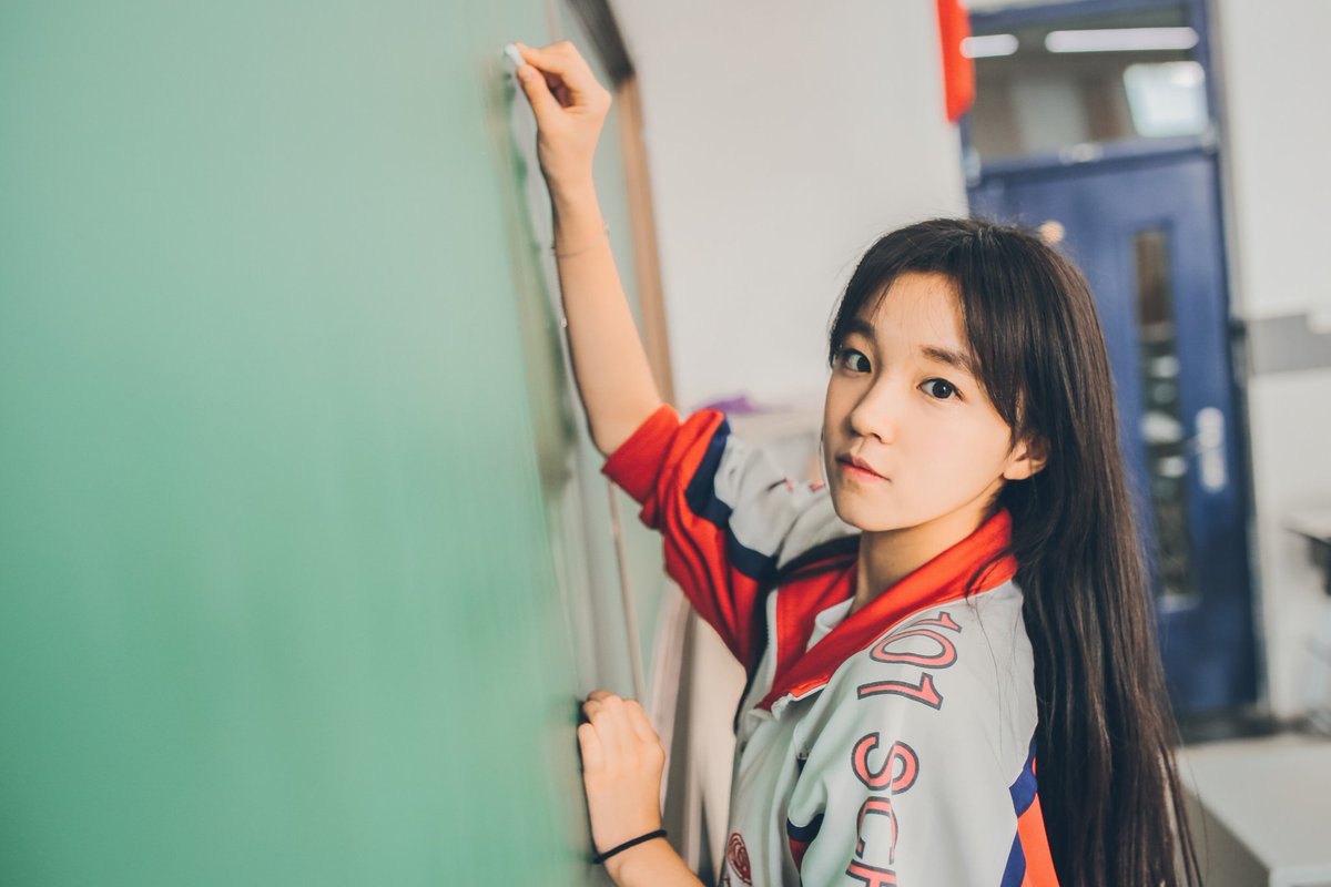 official_i_dle's tweet photo. [#우기] 2019년 정말 많은 일들이 있었어요.기쁜 일, 슬픈 일. 좋은 일, 나쁜 일. 행복한 일, 행복하지 않은 일. 떠난 사람들과 만난 사람들도. 다 너무너무 감사했어요. 저와 2019년을 함께 보낸 모든 사람들에게 감사하다고 말하고 싶어요.

https://t.co/HnjqZiUzPP https://t.co/vmzBaXeSFX