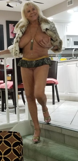 #happynewyear2020  Still feeling naughty and sexy after meeting a few fans tonight!🔥🔥🔥🥳🥳🥳 https://t.<a href="/tag/happynewyear2020"class="tags">#happynewyear2020</a>