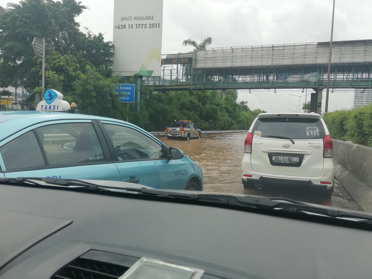 PaidjoMatrix's tweet image. Gubernur anus mungkin harus mandi air tai... Biar gak bikin sial warga dan kota Jakarta

Tol kebon jeruk 👇
#JakartaBanjir