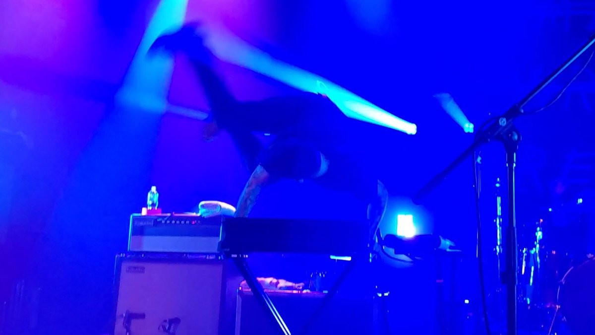 quinten182's tweet image. In case you missed @jessemackj&apos;s handstand tonight during @MotionCityMusic, here is the &quot;air drop&quot; he promised I&apos;d deliver. #MCS2020 #HOBchicago