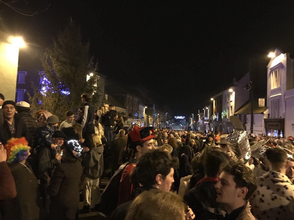 Loumat33's tweet photo. Always a good one  - New Yrs Eve in Bridport 😂 #NYE2020 #westdorset https://t.co/rae49H7bDP