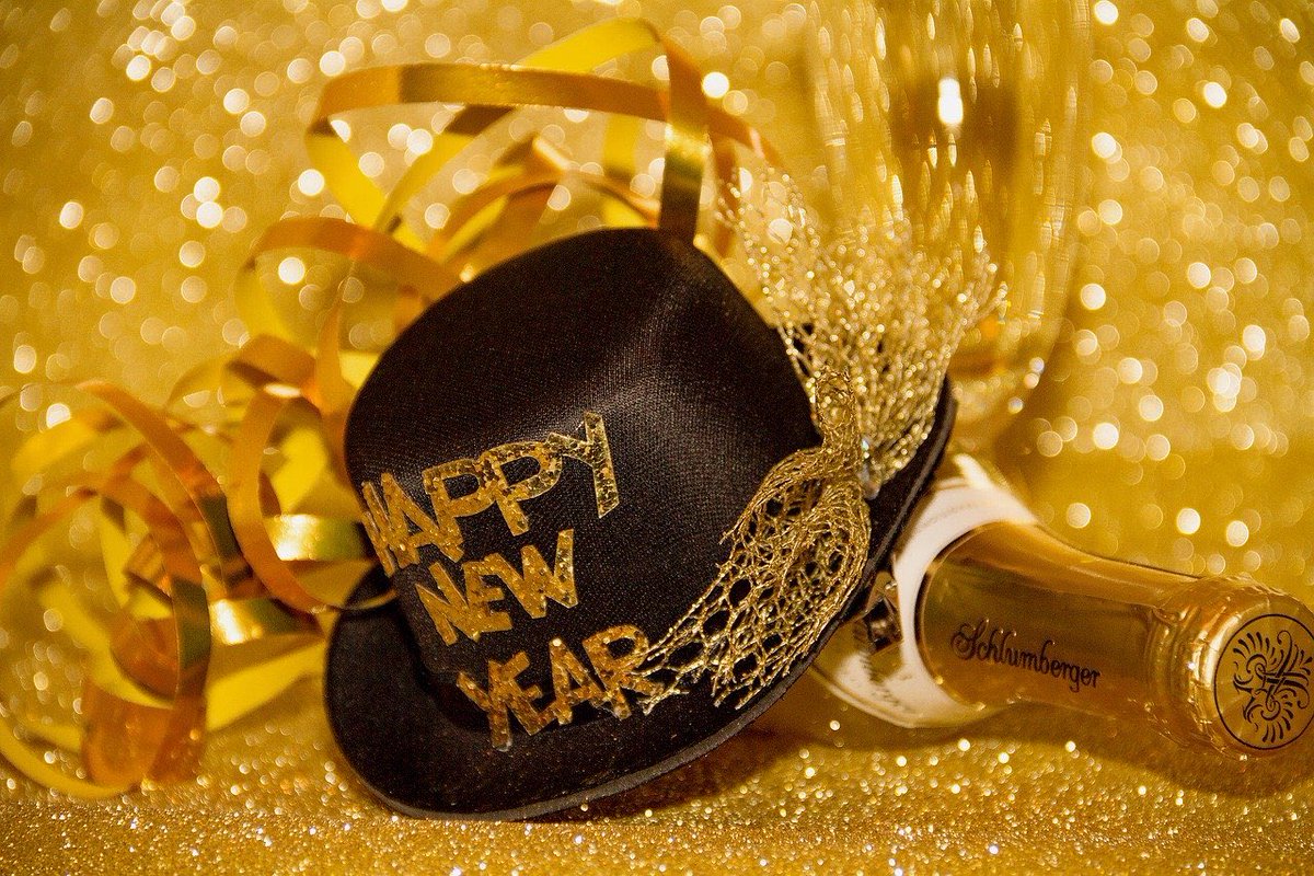 GoldRushPub's tweet photo. Happy New Year from Gold Rush Publishing! Make 2020 your best year ever! #HappyNewYear2020
https://t.co/fZAwZXHYql https://t.co/0nAoNCsZ42