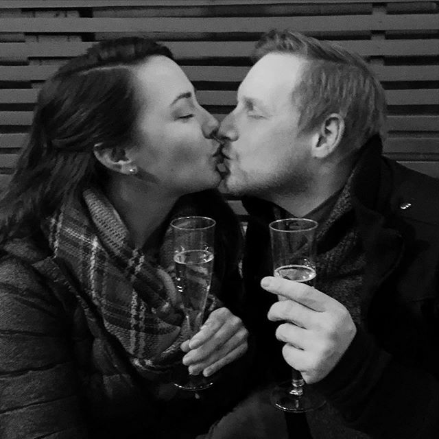 ebarnesie's tweet photo. Happy New Year!  It’s the 20’s, y’all!  Wishing you all a million times more love and light than you think you need this decade.
#werecute #dealwithit https://t.co/7chnVS5mI6 https://t.co/mjFYo0Cist