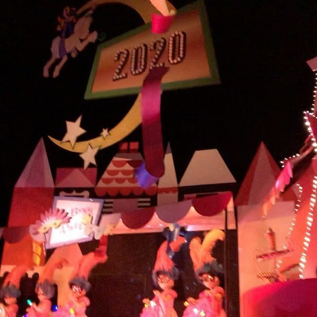 MousePlanet's tweet photo. Happy New Year from Disneyland. #videobytap #itsasmallworld #bonannee #happynewyear #2020 see #video by @toddapickering at https://t.co/yh87jxxMU2 https://t.co/ryynJB3B7A