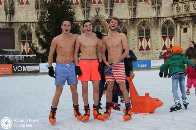 Een gelukkig en gezond 2020 allemaal!

Wil je het jaar lekker fris beginnen? Kom dan naar de ijsbaan voor de jaarlijkse Nieuwjaarsduik.

Kom vandaag schaatsen in je zwembroek? Dan ontvang je na afloop een heerlijke soep en een broodje Unoxworst! 

middelburgwinterstad.nl/programma/