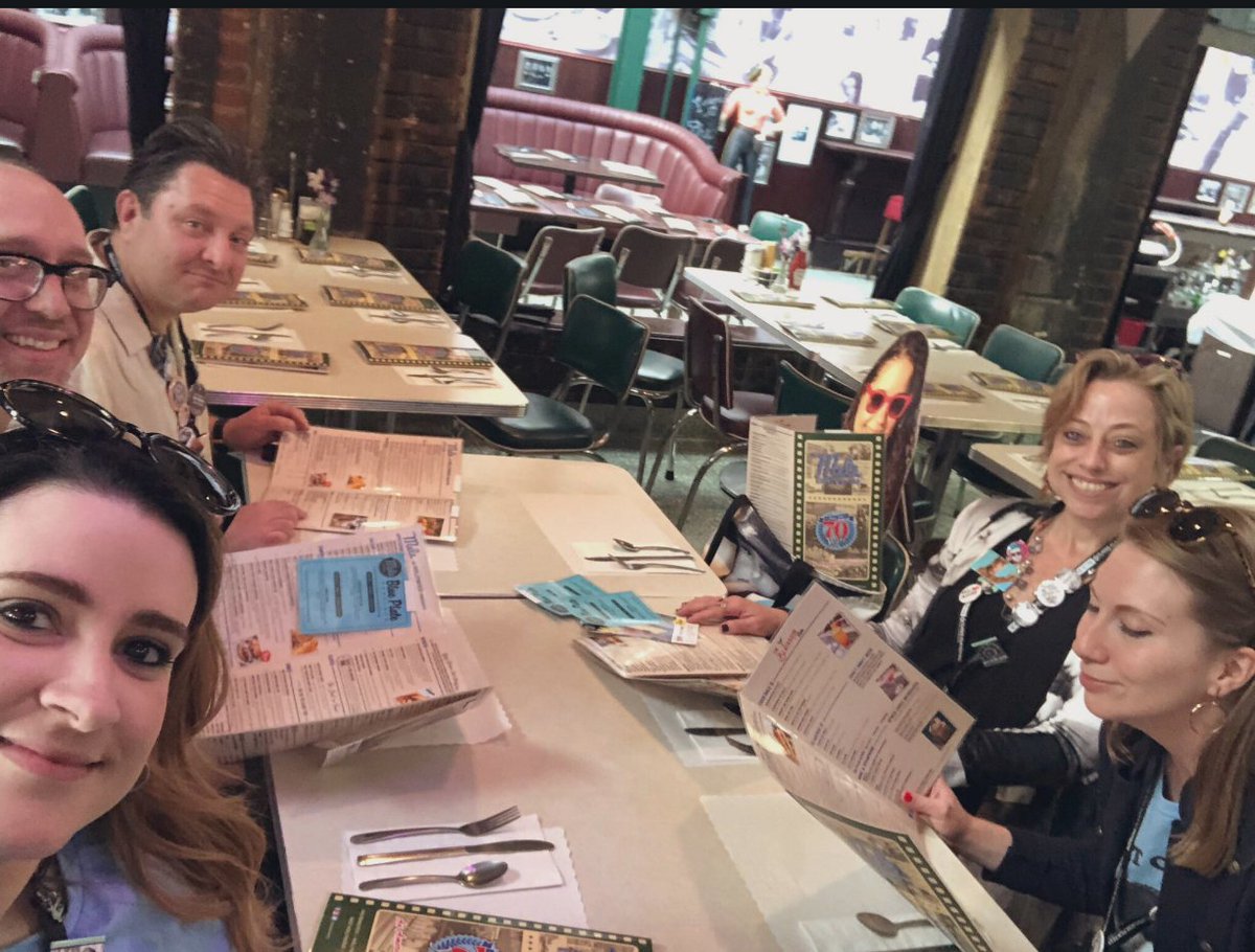 jaxbra's tweet photo. Another favorite memory. LOL
@HollywoodComet @Dorvid4 @guypriley #TwitterlessBrian #FlatRaquelTCMFF @RaquelStecher https://t.co/W6MIm0rDzw