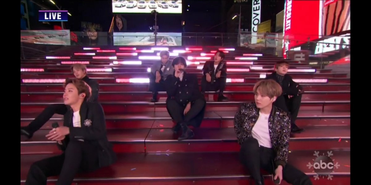 jxxliette's tweet photo. Une année qui commence très bien, leurs performance c’était le feu 🔥 Ils explosent tout à chaque Live!! Merci les boys de nous donner tant et de nous faire vibrer 💜
Bonne année ARMY que vos rêves se réalise 💜 #BTSxRockinEve #BTSatTimesSquare  #2020NewYear https://t.co/EYHK0mOxwV