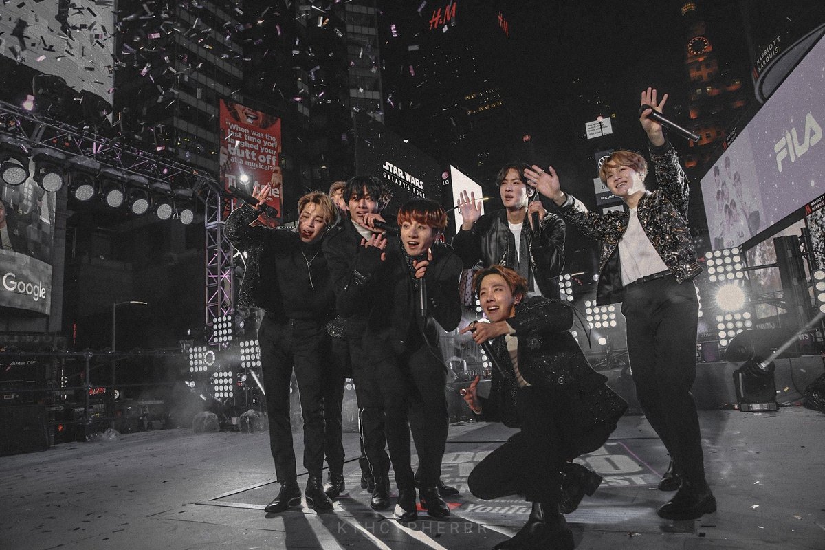 jxxliette's tweet photo. Une année qui commence très bien, leurs performance c’était le feu 🔥 Ils explosent tout à chaque Live!! Merci les boys de nous donner tant et de nous faire vibrer 💜
Bonne année ARMY que vos rêves se réalise 💜 #BTSxRockinEve #BTSatTimesSquare  #2020NewYear https://t.co/EYHK0mOxwV