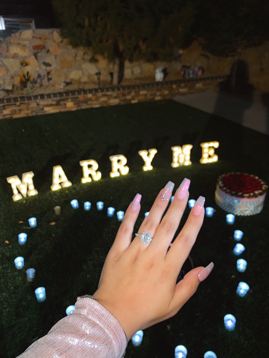 HYFR_Lazcano's tweet photo. SHE SAID YES !!! 😭😭😭❤️ @Ahheecees_ https://t.co/uyztNdihq3