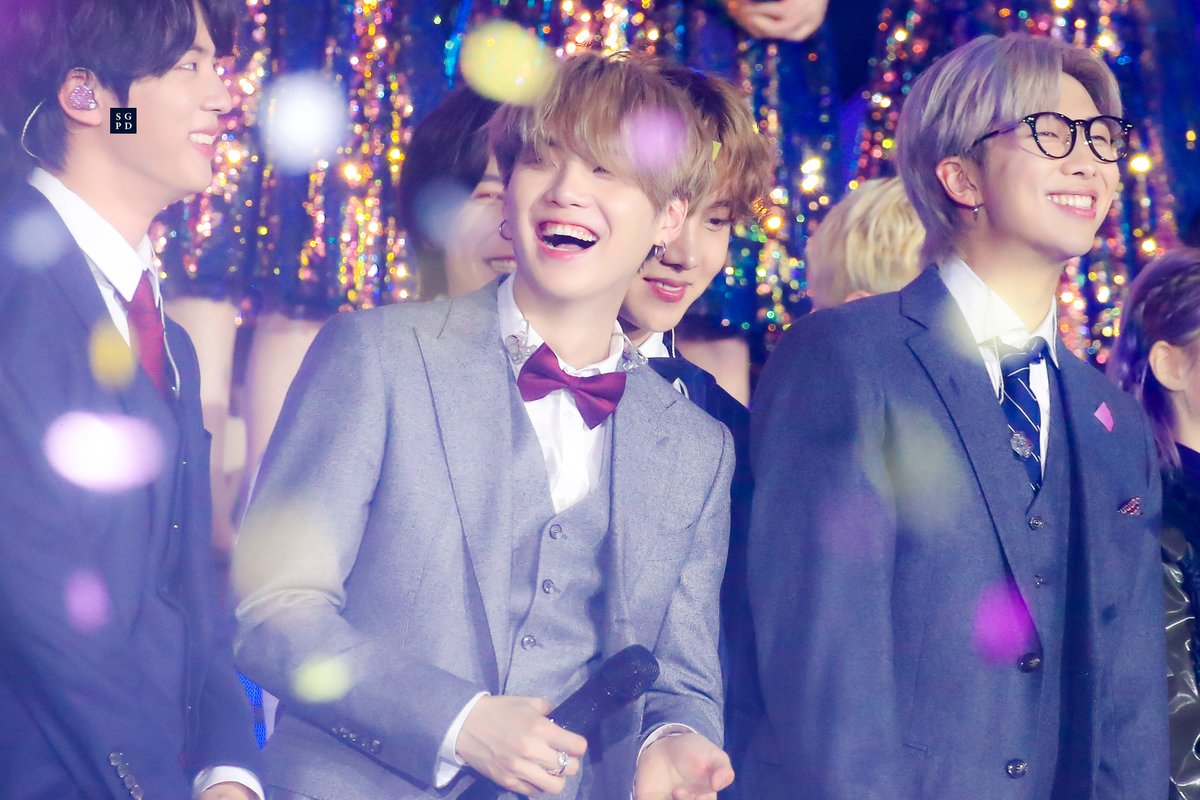 191227 가요대축제

애옹 샤워~~ 빰빰 
#BTS #SUGA #슈가 #민윤기 
<a href="/BTS_twt/">방탄소년단</a>