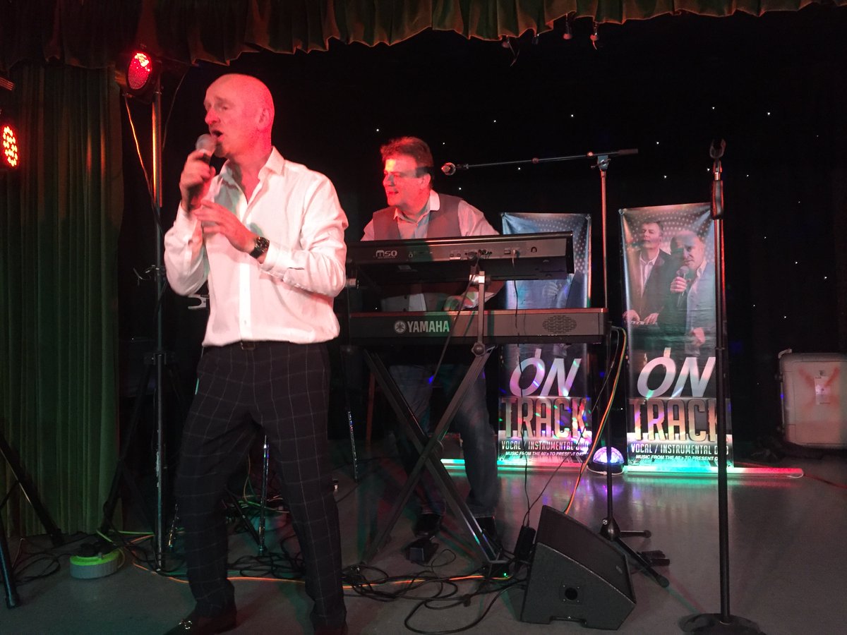 ontrackduo's tweet photo. Last night at our New Year's Eve party... Outwood WMC, Wakefield #livemusic #duo # OnTrack https://t.co/qYzdnxArE9