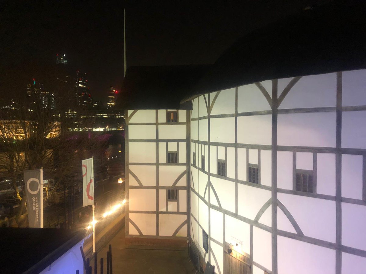 Saw the new year in watching fantastic production of #richardiii at @The_Globe Sam Wanamaker theatre by candlelight ... absolutely stunning performance by @sophiejjrussell in the title role &proudly watching on as @MusicZosia player&sang beautifully in the musicians gallery 🎊🥰