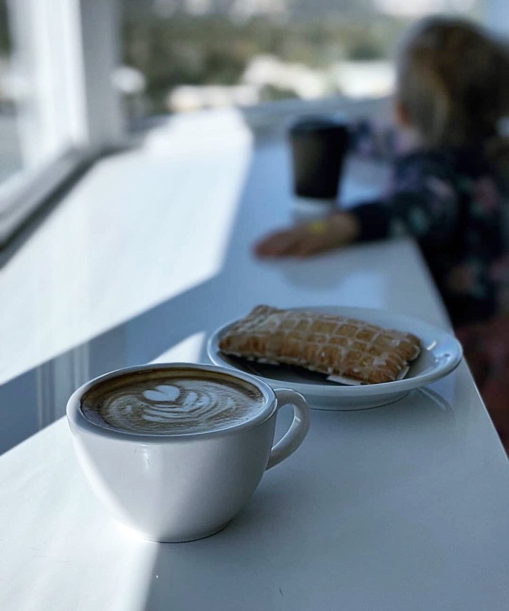 TheCitrusTower's tweet photo. πHappy New Year!π
.
Weβre OPEN today until 7 pm.β¨Come get a head start on your #resolutions2020 to drink more Mountaineer #Coffee and visit the #CitrusTower every week!π
.
.
.
πΈ: Mountaineer Coffee https://t.co/uqtEigYENs