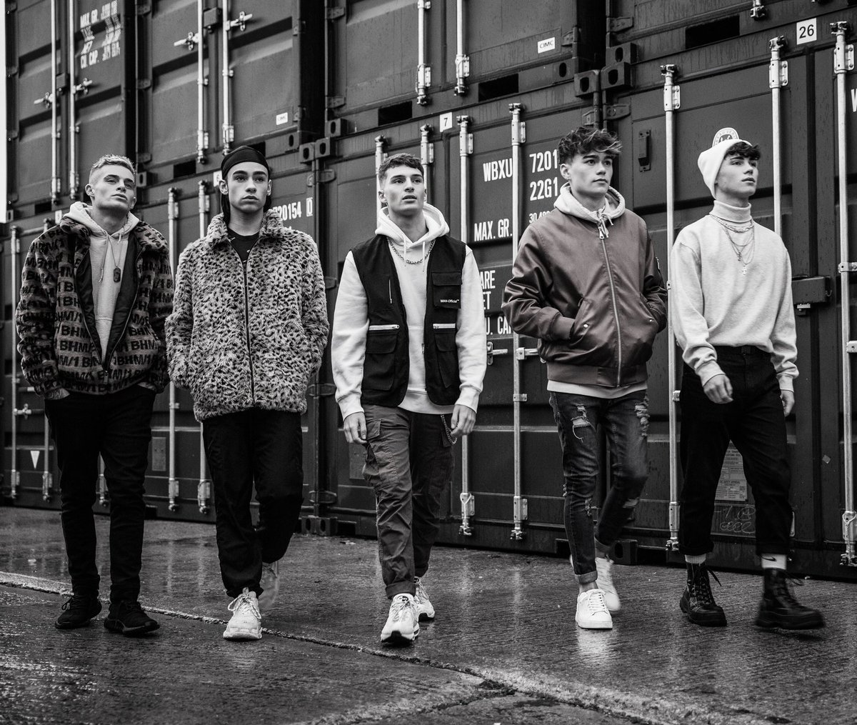 Walking into 2020 like...Happy new year #Viberz 🤘🏼