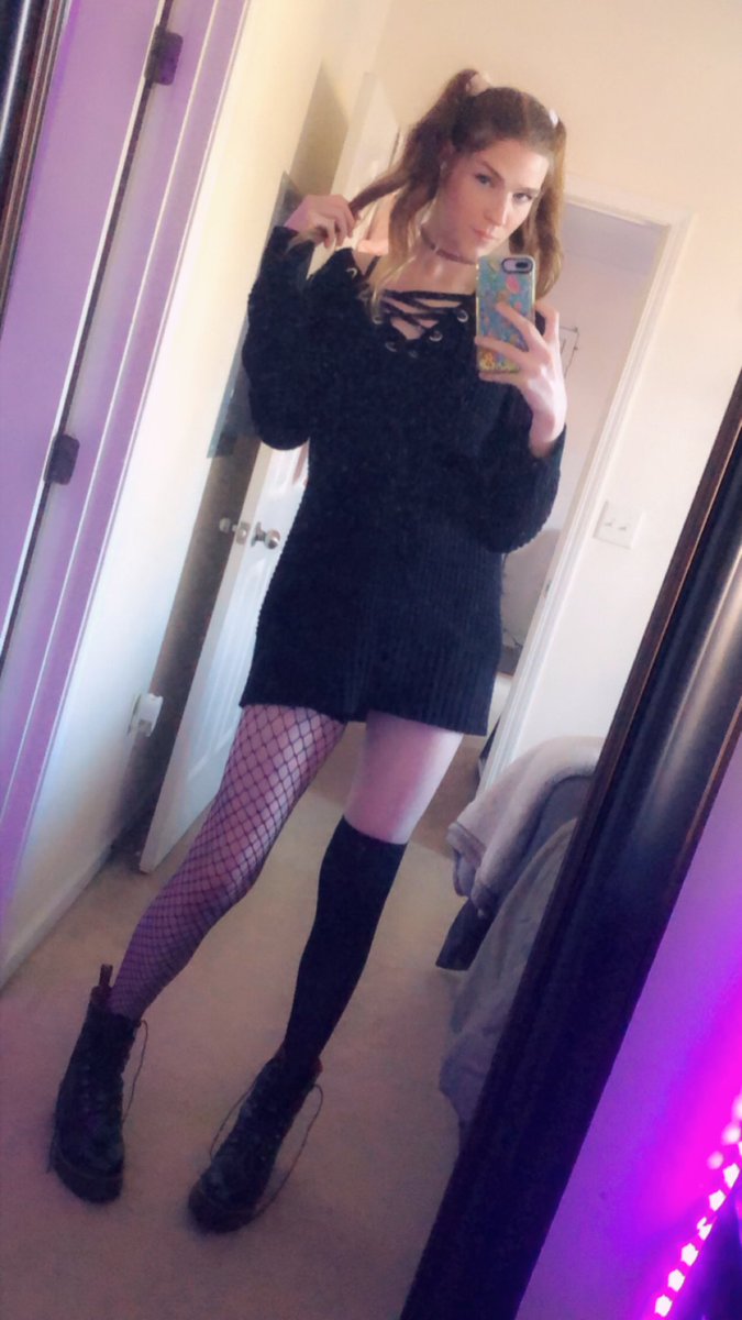 transgoddess4's tweet photo. Good morning 2020! 🙌🏻
I’m all up in you! 🍆🍑💦
Let’s get freaky weird! 😏🤤
#Nonbinary #Trans #Goddess https://t.co/MMSHsYpOlh