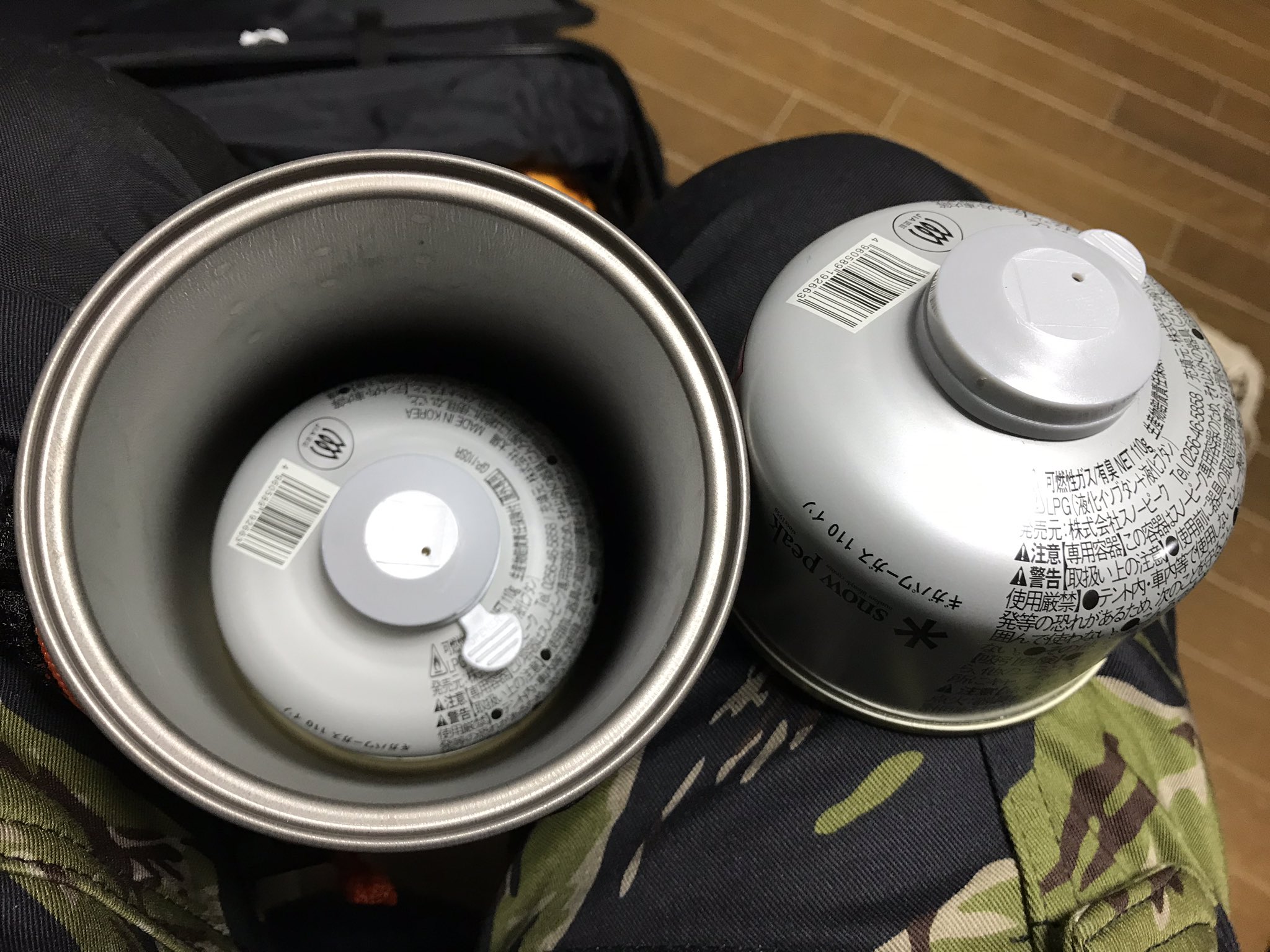 Twitter 上的 ぐれっグル スノピのソロチタンにガス缶小を二個スタッキング アルミクッカーにチタンマグをスタッキング で シェルベースの左側に配置 ソロキャンプ タナックス ツーリング T Co Xlnoiggbeq Twitter