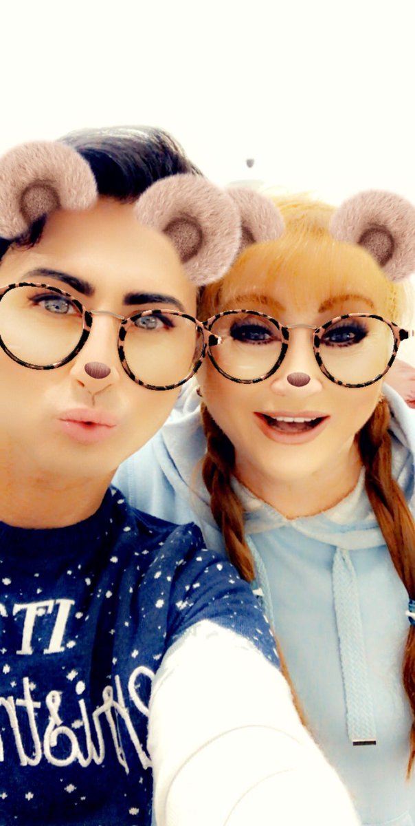 RoseMarieSinger's tweet photo. Have a brilliant new year I had such fun with #danielMay as my Aladdin so many laughs https://t.co/JMRgcPCUeE