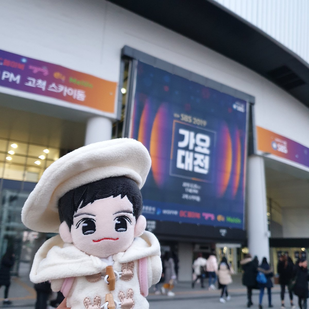 sunnny4512's tweet photo. 191225 크리스마스 SBS 가요대전
응원 열심히 했지💙

#아기감자 #아감이 #가요대전 #김종현 https://t.co/XJMH5JMYU1