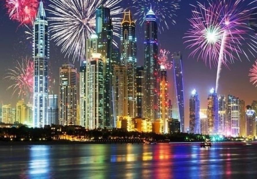 HHShkMohd's tweet photo. احتفلت دبي أمس مع العالم بقدوم عام 2020 .. احتفل اكثر من مليوني إنسان في شوارع دبي ... وشاهد حوالي المليار إنسان احتفالاتها أيضا ... شكرا لكل من ساهم في التنظيم  .. والتنقل .. والحماية .. والاعلام ... وتوفير السلامة للجميع .. شكرا لفريق عمل دبي 👍🏻 https://t.co/dGF1fVDE7W