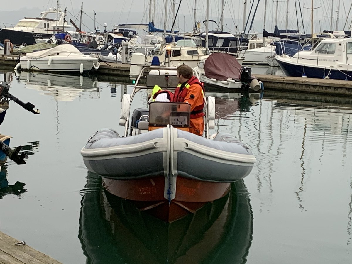 coastmedicuk's tweet photo. Ambulance Boat Transco has launched to cover loe beach’s New Year Dip today. #nationalmaritimeambulance https://t.co/sGT2VmOymO