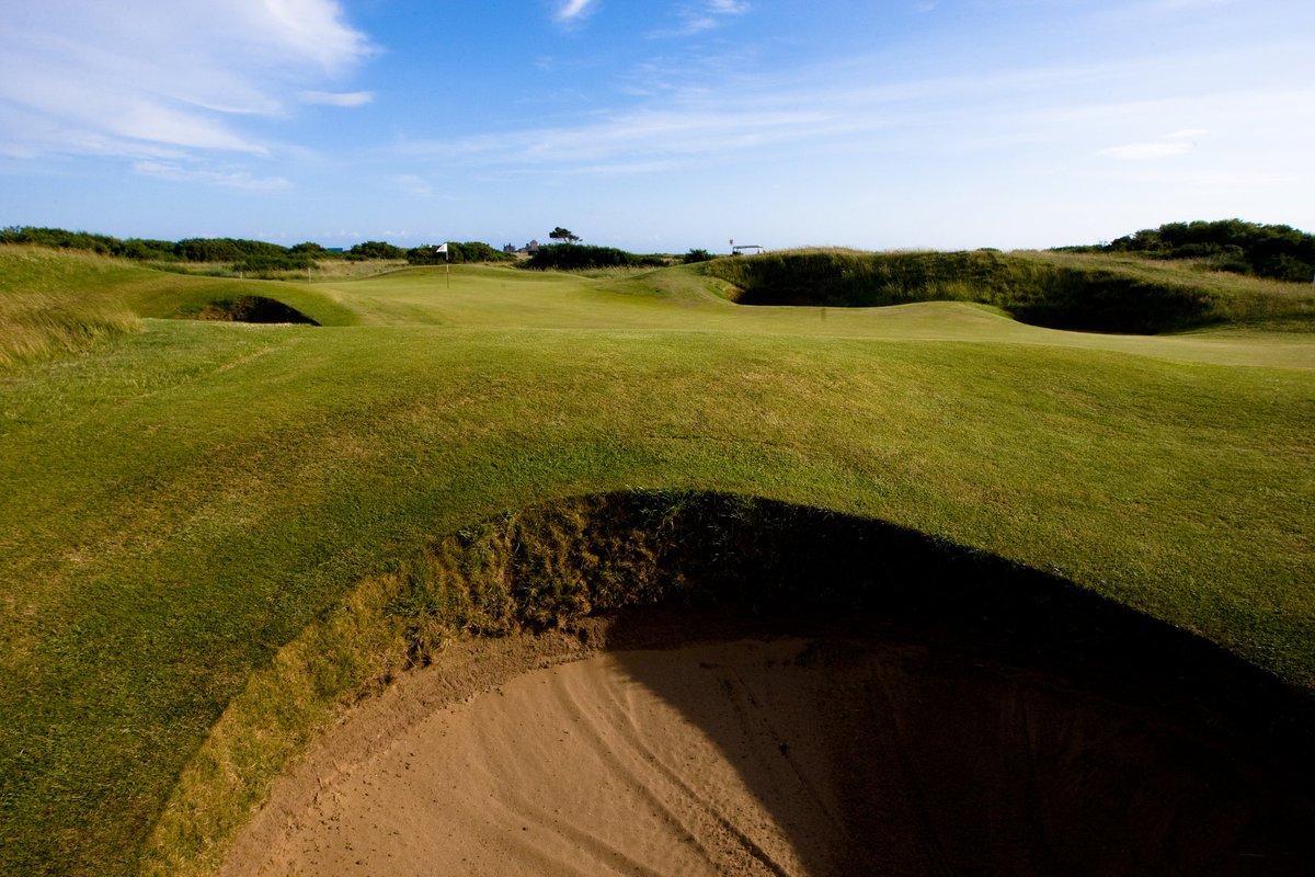 Royal_Porthcawl's tweet image. Like &amp;amp; RT for a chance to win a 2ball worth £260 in our New Year's Day Draw! Entry closes at Midnight! 🥁 Blwyddyn Newydd Dda! | Happy New Year!