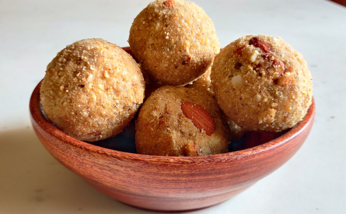 ShroffMeghana's tweet photo. #MotherChef's traditional, super-nutritious Sardi Ke Laddoo, aka Urad Goond Laddoo made with desi ghee & jaggery #nosugar. All of India has these in some form or the other in winter, such is the beauty of this culture.
They are said to provide numerous health benefits. https://t.co/xraL8K7S4M