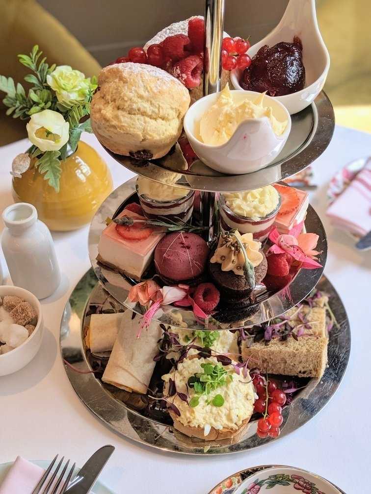 Heading out to the January sales? Make sure you fuel up with a well-deserved 25% sitting of delicious Afternoon Tea and indulge in the likes of Mango Macaron, Pistachio &amp; Cherry Bakewell Tart and Tiramisu Cheesecake <a href="/GreatJohnStreet/">Great John Street</a> 👉 bit.ly/EH_AT_GJS