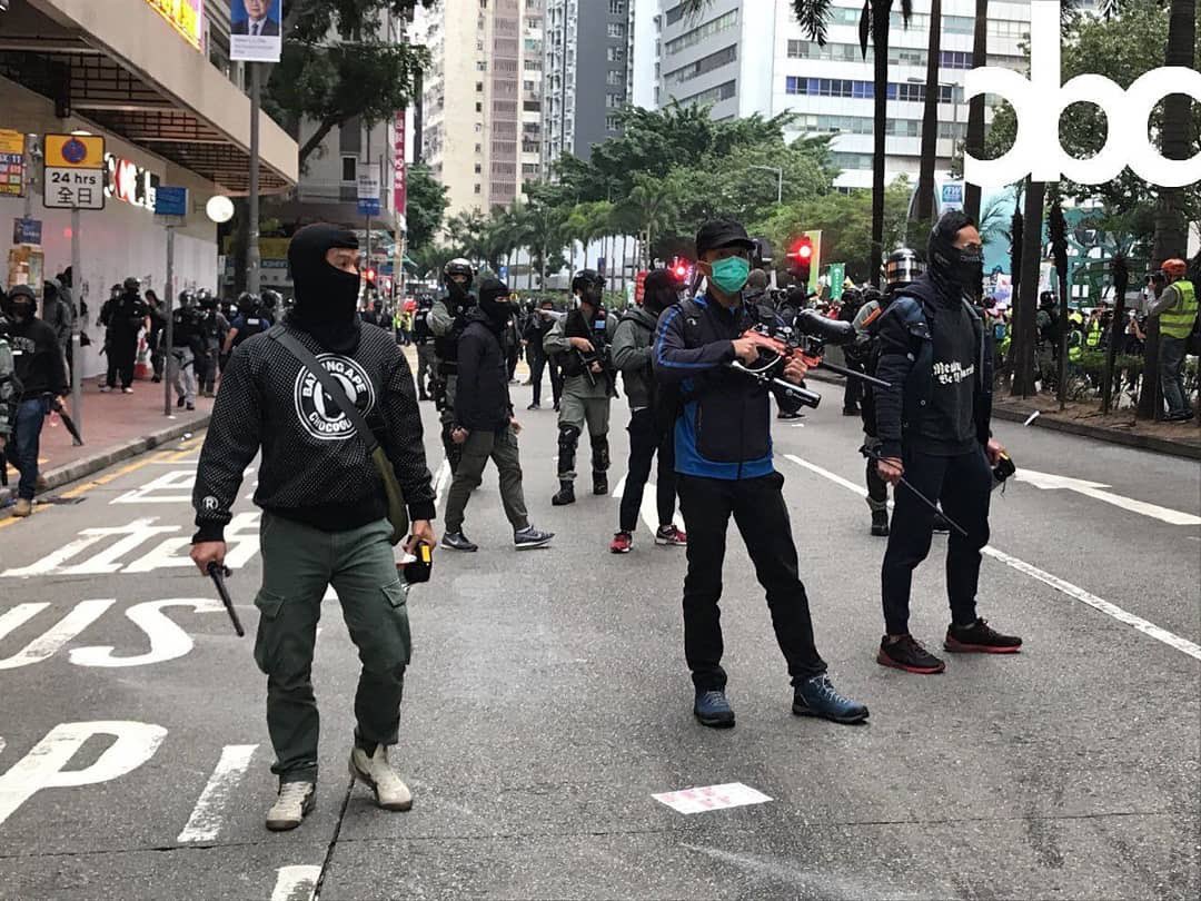 www_1841er's tweet photo. #HKPoliceTerrorists in action again. Nowadays with a mask and weapon you can play both terrorists and #HKPolice , in fact there is no boundary already. https://t.co/eFWJ9atuMm