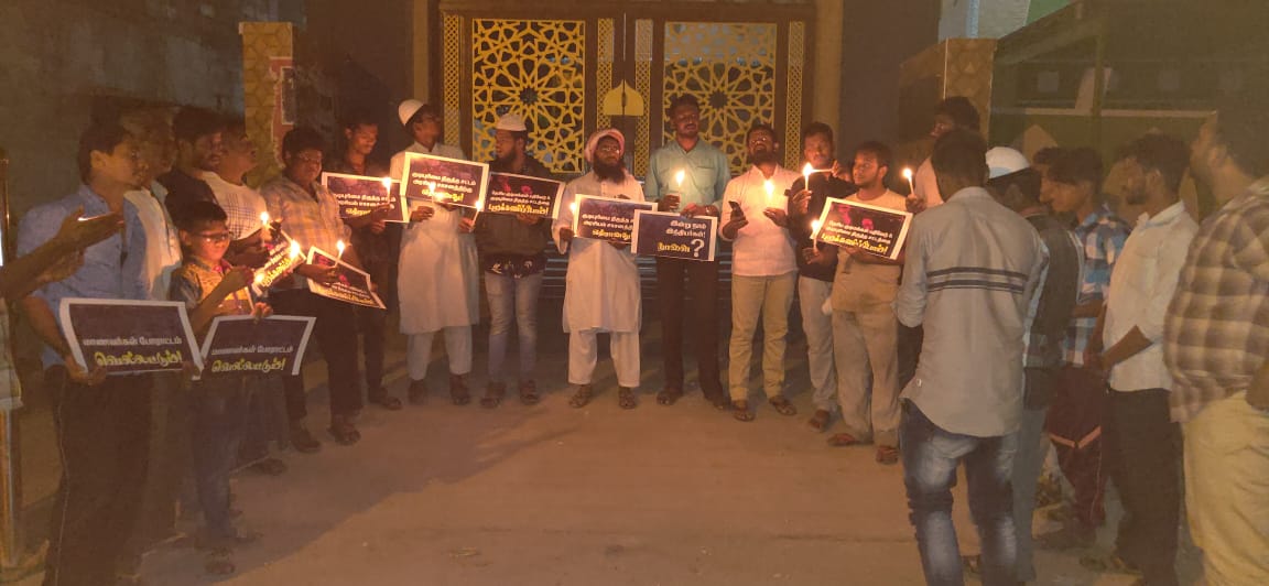 sdpitnhq's tweet image. புத்தாண்டை வரவேற்போம்! குடியுரிமை திருத்த சட்டத்தை தூக்கி எறிவோம்!  #கிருஷ்ணகிரியில் புத்தாண்டு இரவில் எஸ்.டி.பி.ஐ. கட்சியினர் மெழுகுவர்த்தி ஏந்தி போராட்டத்தில் ஈடுபட்டனர்.

#CitizensProtest #NoCAA #NoNRC #NewYearProtest #SDPIAgainstCAA #SDPIAgainstNRC