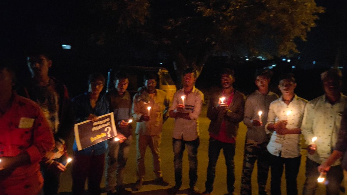 sdpitnhq's tweet image. புத்தாண்டை வரவேற்போம்! குடியுரிமை திருத்த சட்டத்தை தூக்கி எறிவோம்!  #கிருஷ்ணகிரியில் புத்தாண்டு இரவில் எஸ்.டி.பி.ஐ. கட்சியினர் மெழுகுவர்த்தி ஏந்தி போராட்டத்தில் ஈடுபட்டனர்.

#CitizensProtest #NoCAA #NoNRC #NewYearProtest #SDPIAgainstCAA #SDPIAgainstNRC