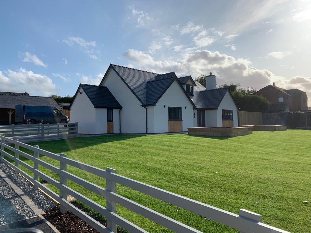 PROFILE_22's tweet image. NEWS: @CountyWindow and @CentralRPL have helped transform this #newbuild property by manufacturing and #installing 26 @Profile_22 Optima #windows and 2 French Doors. The results are amazing! 👀🏡

MORE: bit.ly/2D9VSaA