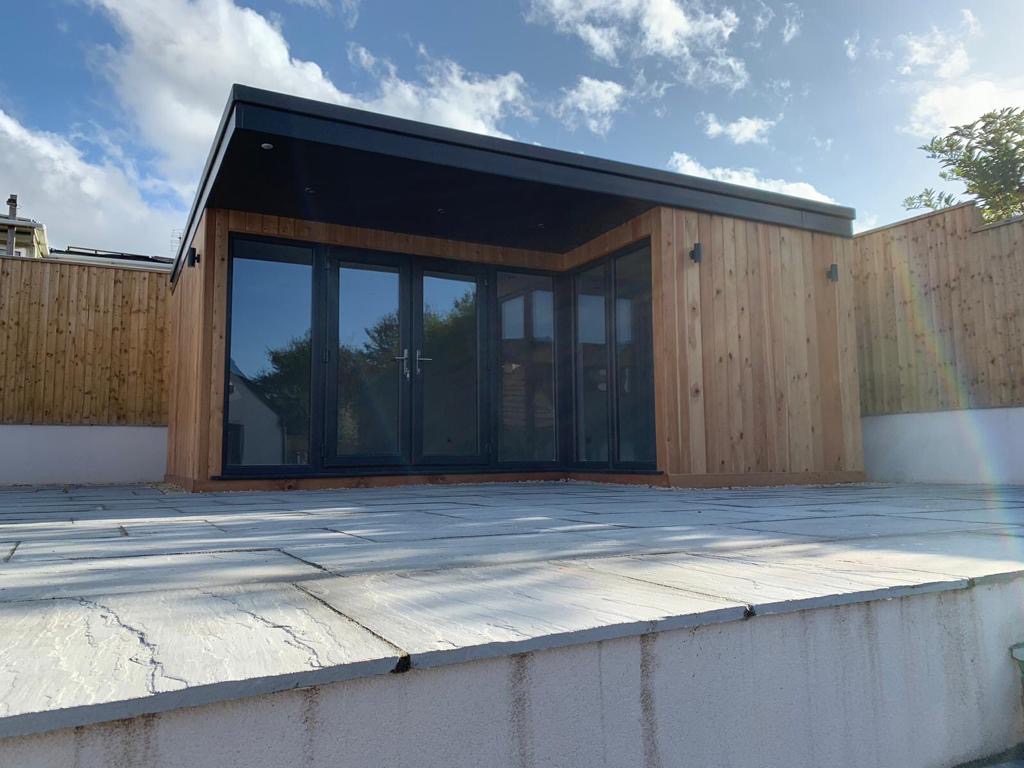 PROFILE_22's tweet image. NEWS: @CountyWindow and @CentralRPL have helped transform this #newbuild property by manufacturing and #installing 26 @Profile_22 Optima #windows and 2 French Doors. The results are amazing! 👀🏡

MORE: bit.ly/2D9VSaA