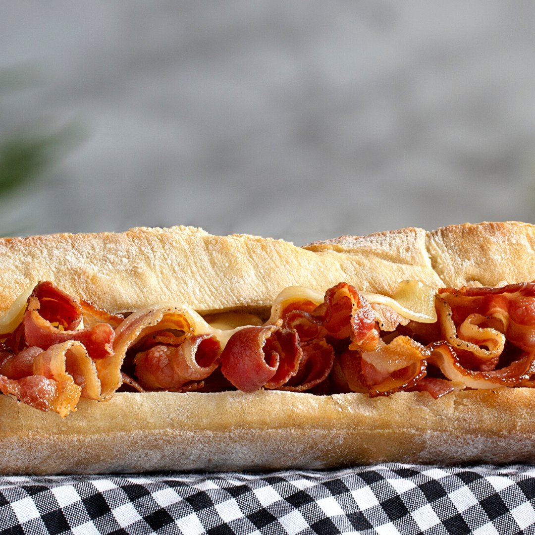 ¡Feliz Año Nuevo Donguense! 🍻Empieza el año llenándote la panza, como toda la vida. 😎 ¿Con qué bocadillo te gustaría empezar el 2020? 😌
.
.
.
#RestauranteDonG #DondeseJuntaelHambreconlasGanasdeComerBien #Feliz2020 #FelizAñoNuevo #SiénteteComounDonguense