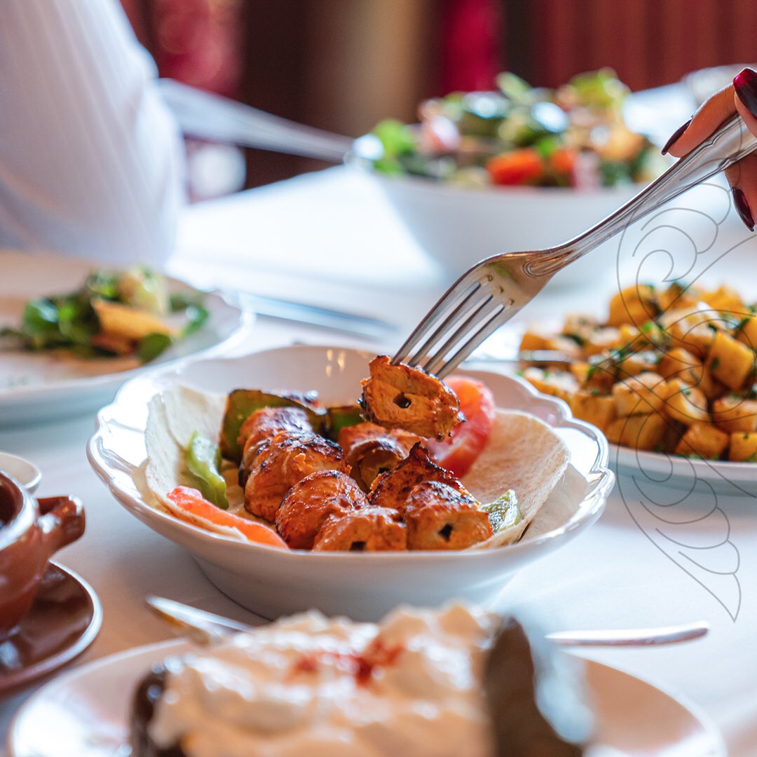 AlMayassKW's tweet photo. بلش راس السنة مع غدا ألمياس تشكيلتنا المتنوعة.

Enjoy the first day of the year of Almayass lunch.

#almayass #food #kuwait #lunch #tawook #vineleaves #tabooleh https://t.co/7qlXtDHR3a