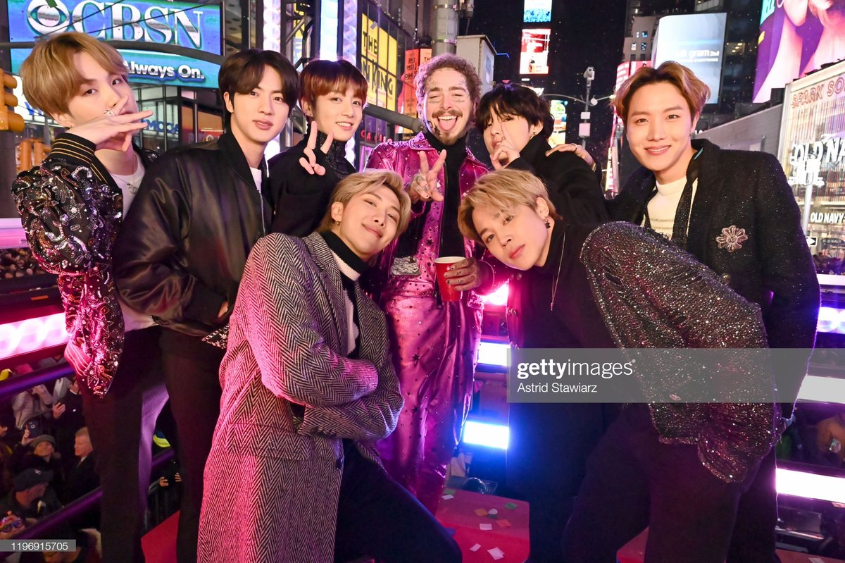 Lisickarenard's tweet photo. #photo2020 these are my ๐famous guys๐ #BTS๐ and some #maninpink ๐๐๐๐ #PostMalone
@BTS_twt #ARMY๐#BTS
#BTSxRockinEve #BTSatTimeSquare
@uarmy_bts @bts_uarmy @btsua_twt https://t.co/8E7j6FiZCA