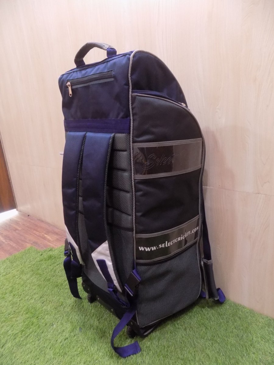 SelectCricket's tweet photo. WOW 😍😍
2020 Black Label Duffle Wheelie looking phenomenal! A high class bag, at a very sensible price.
Available in Black, Grey, Navy & Maroon
Available very very soon.
#Select2020 #SelectCricket #DuffleWheelie #DuffleBag https://t.co/HXnt6d0WQP
