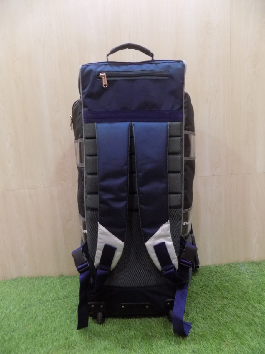 SelectCricket's tweet photo. WOW 😍😍
2020 Black Label Duffle Wheelie looking phenomenal! A high class bag, at a very sensible price.
Available in Black, Grey, Navy & Maroon
Available very very soon.
#Select2020 #SelectCricket #DuffleWheelie #DuffleBag https://t.co/HXnt6d0WQP