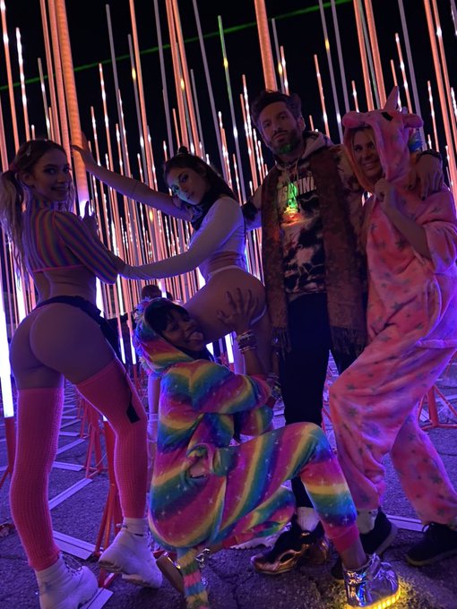 Happy new year!! https://t.co/3C0XfWbyUU