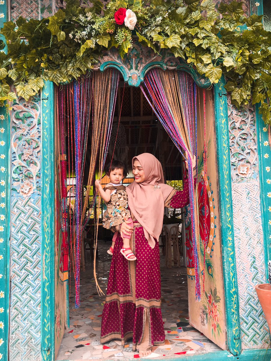 _doraredre's tweet photo. Ternyata banyak yg belum tahu ada resort unik di Jogja. 
Semua spotny bagus banget ,kaya di Bali dan enak banget buat santai. 
Kemarin ke Laluna Resort cuma 100rbu/orang dapat mkn n mnum lagi. 
Penasaran gimana caranya, gak usah di likes n RT kalo gak mau liburan murah dan asik. https://t.co/icGRyU8bRp