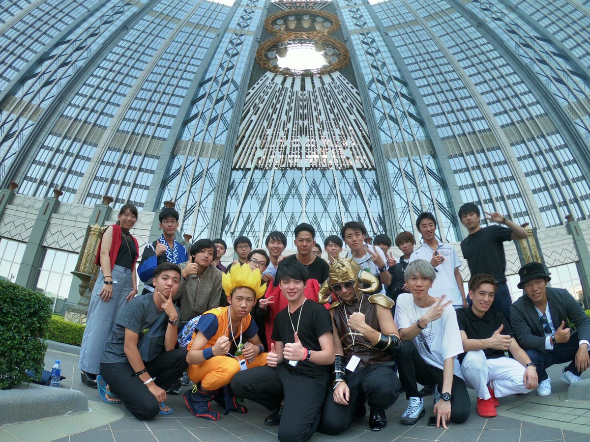 sho_ttaa's tweet photo. 大学生だから【遊ぶ】
社会人だから【働く】

そう思ってる人が大半なんですよね。

でも

大学生だから【資産構築する】
社会人だから【遊ぶ】

どっちが自分の理想の人生送れそうですか？？🤔

自分の人生変えてみたいなら【挑戦】あるのみ https://t.co/2yTGLHJBaD