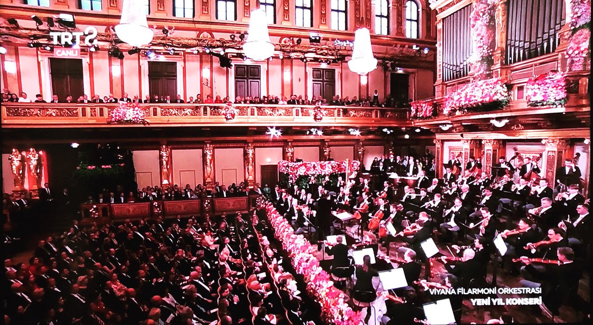 fleaslaps's tweet photo. Yeni yılın getirdiği en güzel şeylerden biri olmaya aday; yeni yıl konseri 🎼
#AndrisNelsons
#yeniyılkonseri
#newyearsconcert
#neujahrskonzert
#ViyanaFilarmoni
#VienerPhillarmonic
#WienerPhilharmoniker
#Musikverein
#prosit2020 https://t.co/fpEOhcSO73