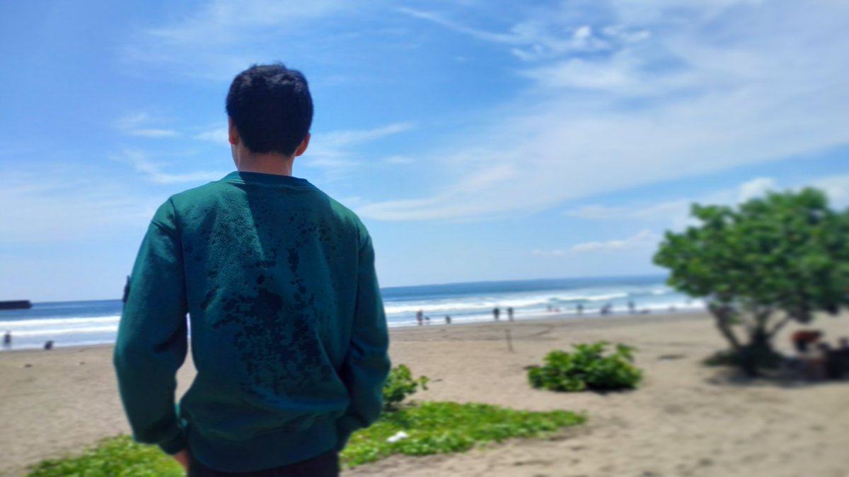 Manusia bisa banget ngecewain kita bukan karena dia jahat. Kadang, ia mengecewakan kita karena dia gak mampu untuk memuaskan dan memenuhi semua kebutuhan kita. Dia terbatas.

Tapi, Allah Maha Mampu.
.
#panasnyapantai