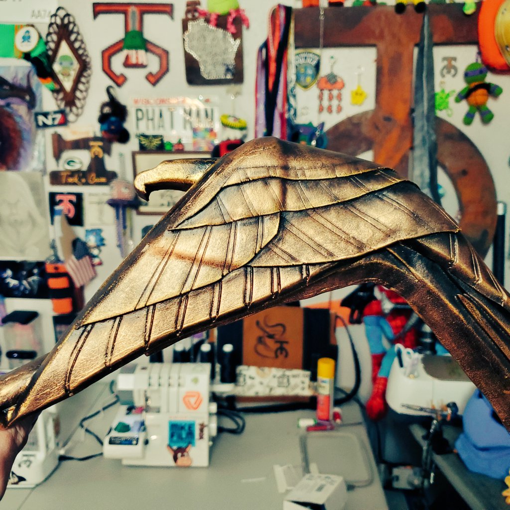 TockCustom's tweet photo. Spent my new years eve doing what I love. Finished my #skyrim Elven Bow while shooting a video for @TNTCosplaySup
First prop of the year! Hoping for many more! #cosplay #tntcosplaysupply #tockcustom https://t.co/aoeSerboI5