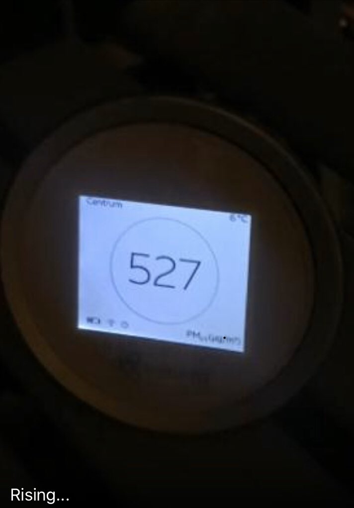 FonsStoelinga's tweet image. #BreakingNews see picture:  #fineparticles #pollution (PM2,5) reached #hazardous level of 527 in #Amsterdam, the #Netherlands, putting at serious risk people with breathing problems. The reason: New Year fireworks....