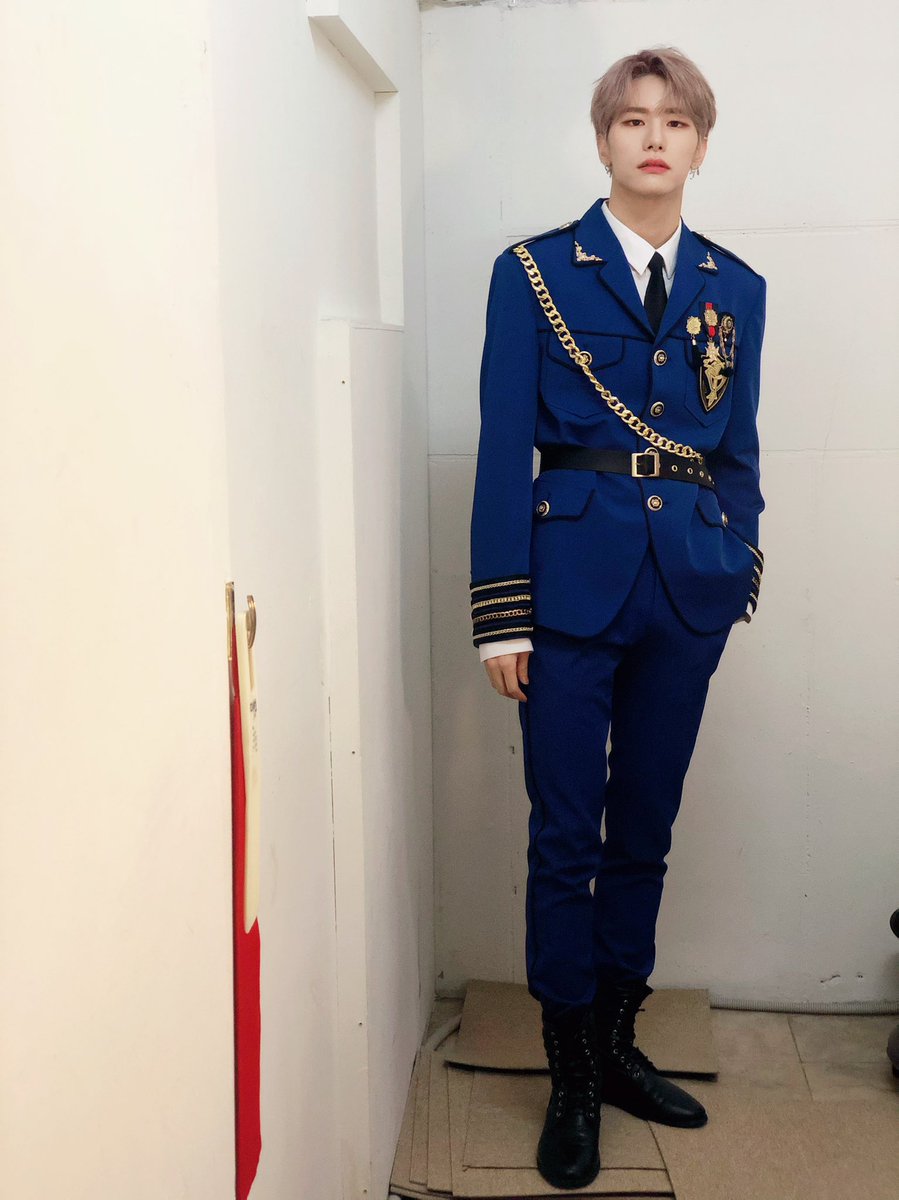 NewWorld_VICTON's tweet photo. [#승식 ] 2020년 새해가 밝았어요!앨리스 새해복많이받구 행복길만 걸어요우리!!!💙💛 https://t.co/QiO5rR7006