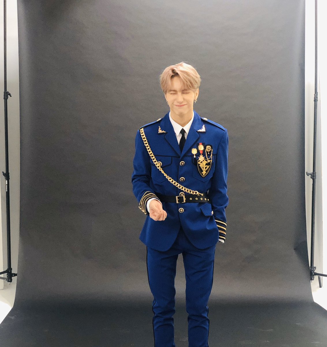 NewWorld_VICTON's tweet photo. [#승식 ] 2020년 새해가 밝았어요!앨리스 새해복많이받구 행복길만 걸어요우리!!!💙💛 https://t.co/QiO5rR7006